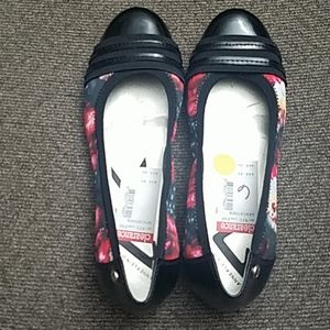 Tags on black and red flats